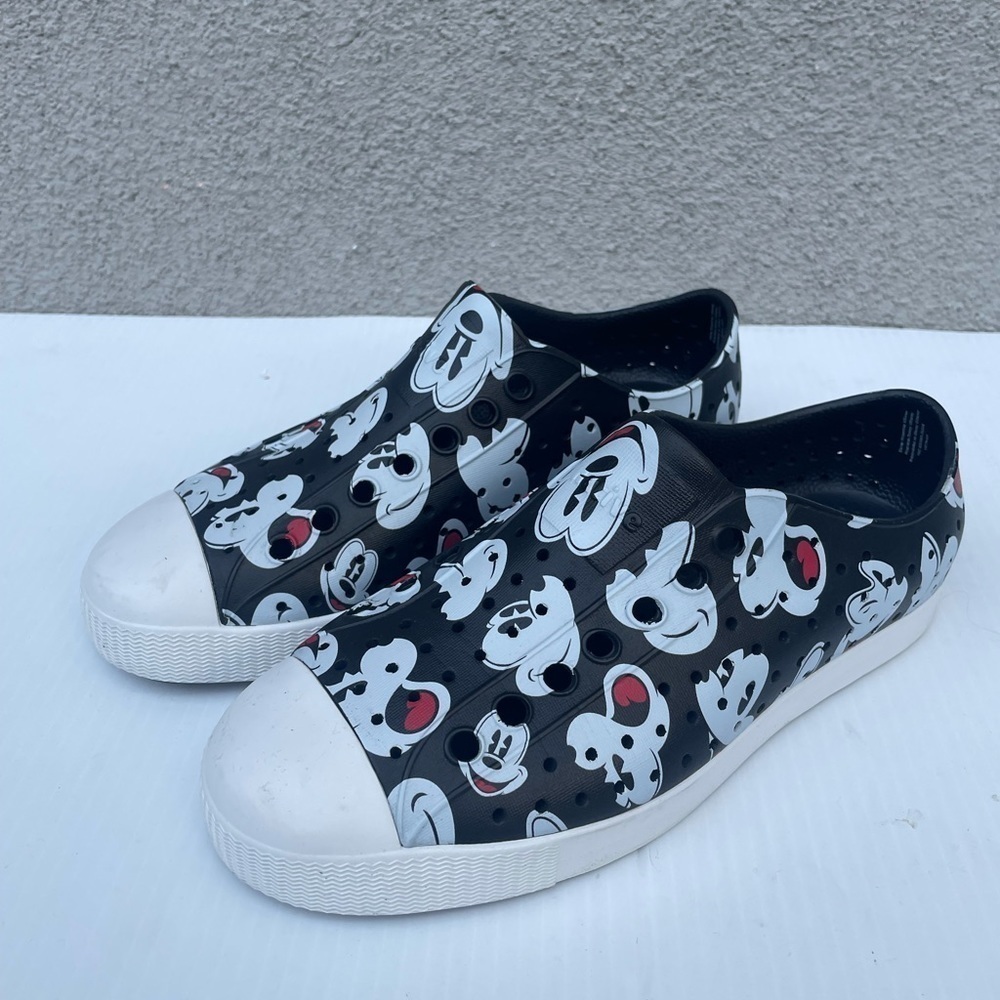 NATIVE Disney Mickey Mouse Shoes Men’s Size 5